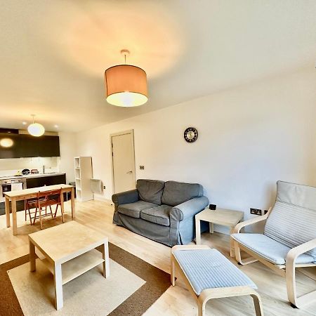 Cosy Canal View Apartment Cardiff Bay Esterno foto
